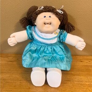 Vintage Cabbage Patch Kids Doll HM19 Girl With Purple Violet Eyes Minty